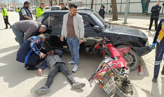 Bursa'da otomobil ile çarpışan motosiklet sürücüsü yaralandı