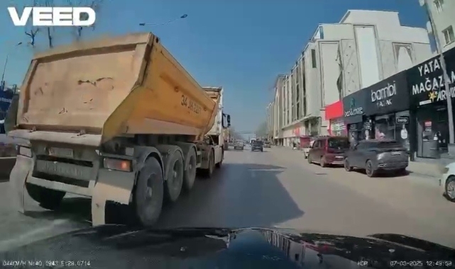 Bursa'da seyir halinde olan otomobilin önüne manevra yaptı