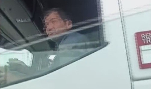 Bursa'da tır sürücüsü tartıştığı araç sürücüsüne küllük fırlattı!