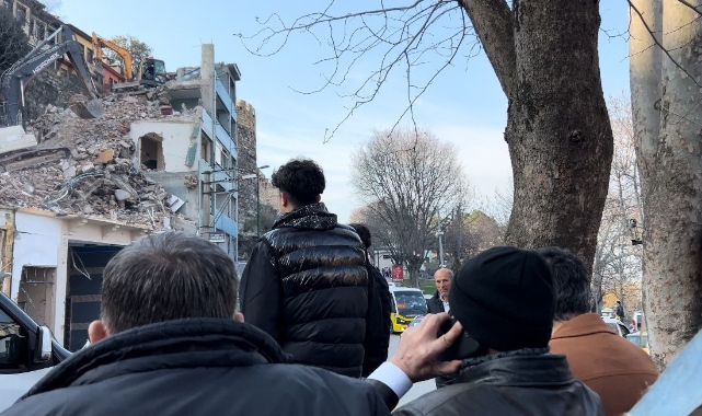 Bursa'da yıkım çalışmalarını film izler gibi izlediler