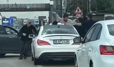 Bursa'da yine yumruklar havada uçuştu!