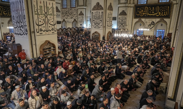 Bursalılar bayram namazında camilere akın etti