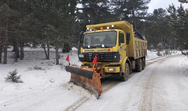Büyükşehir ekiplerinin karla mücadele çalışmaları sürüyor