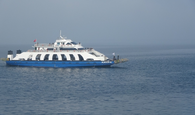 Çanakkale Boğazı'nda feribot seferleri tekrar başladı