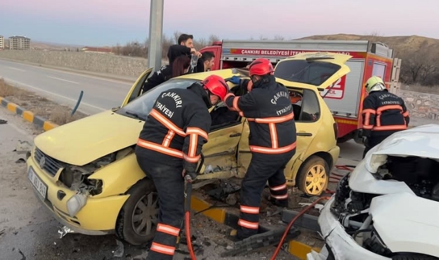 Çankırı'da iki otomobil çarpıştı: 6 yaralı