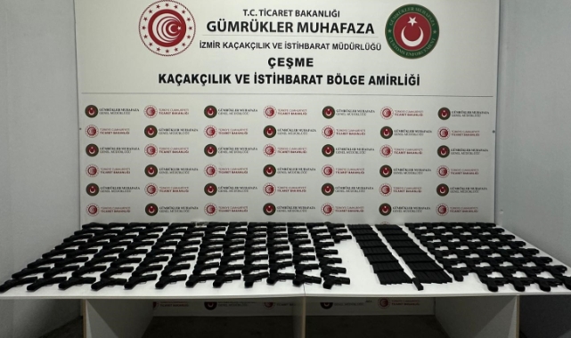 Çeşme Limanı'nda tırın içinden 138 tabanca çıktı