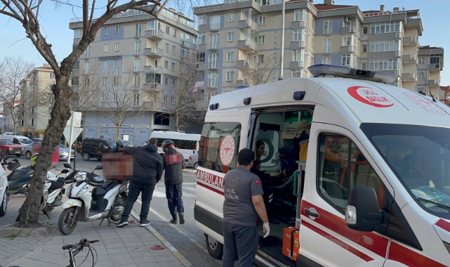 Çorlu'da kamyonetle çarpışan motokurye yaralandı