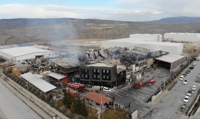 Çorum'da alev alev yanan fabrikadan geriye enkaz kaldı