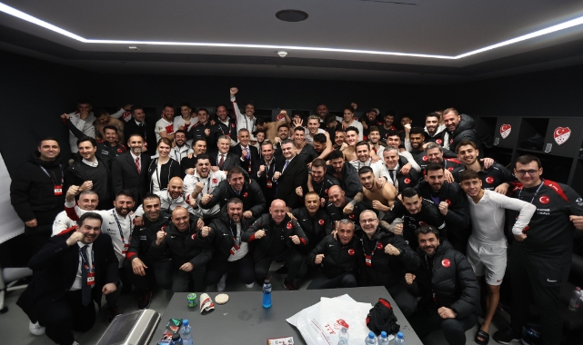 Cumhurbaşkanı Erdoğan'dan A Milli Futbol Takımı'na tebrik telefonu