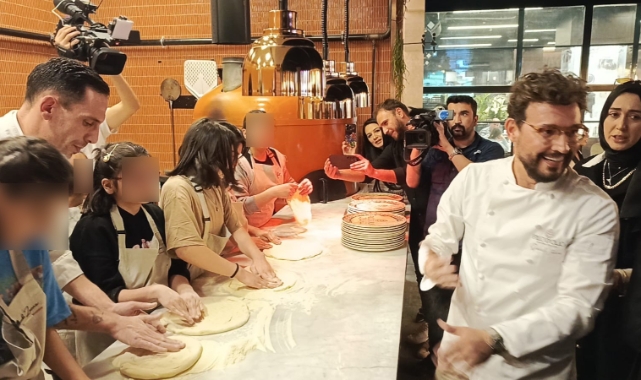 Danilo Şef Bursa'da kimsesiz çocuklara pizza yaptı!