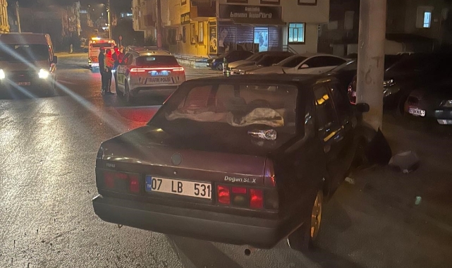 Direğe çarpan otomobilin sürücüsü ehliyetsiz çıktı