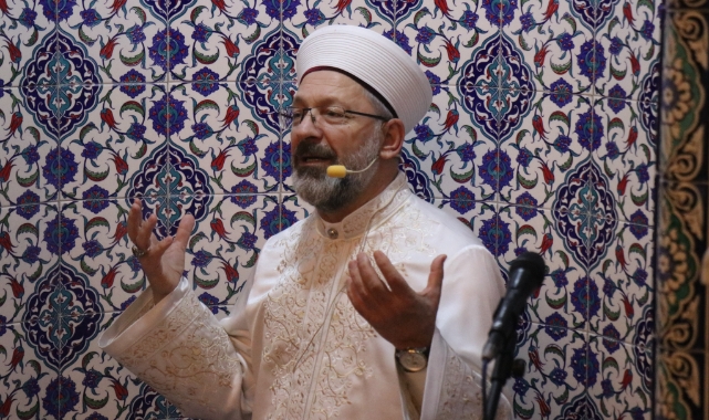 Diyanet İşleri Başkanı Erbaş, Sakarya'da teravih namazı kıldırdı