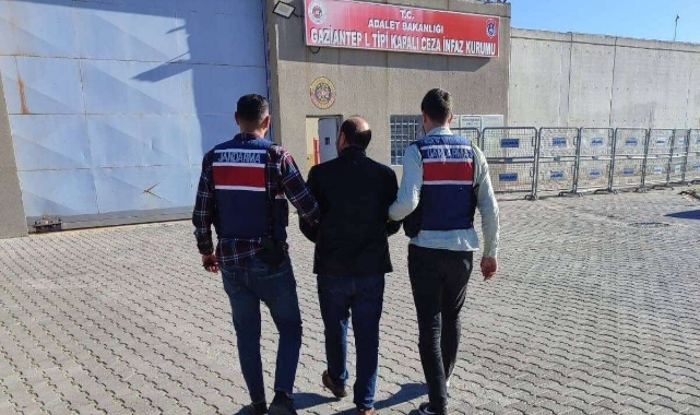 Dolandırıcılık suçundan aranan 2 şahıs yakalandı