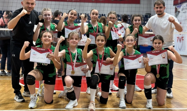 Düzce'de kız voleybol takımı Çanakkale yolunda