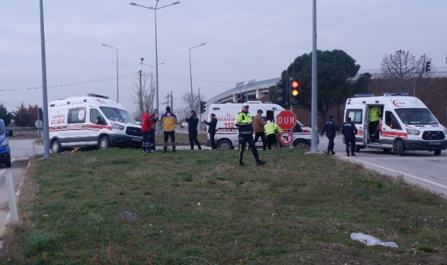 Edirne'de ambulansla otomobil çarpıştı!