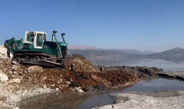 Eğirdir Gölü'nde yeni düdenler su tehlikesini büyütüyor