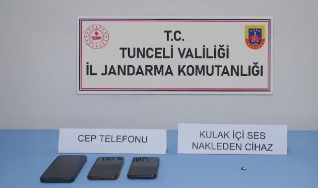 Ehliyet sınavındaki kopya düzeneğine jandarmadan suçüstü!