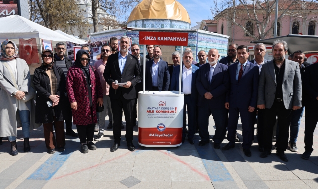 Elazığ'da 'Anayasa Değişsin, Aile Korunsun' kampanyası