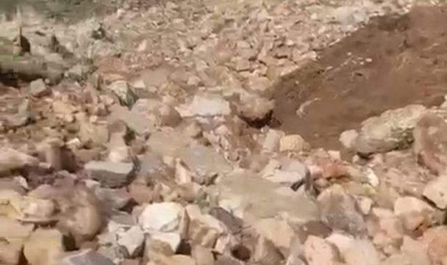 Elazığ’da heyelan nedeniyle yol ulaşıma kapandı