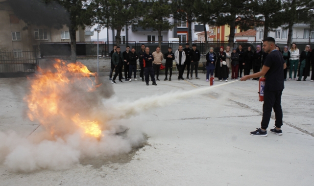 Engelli bakım merkezi personeline afet ve yangın eğitimi verildi