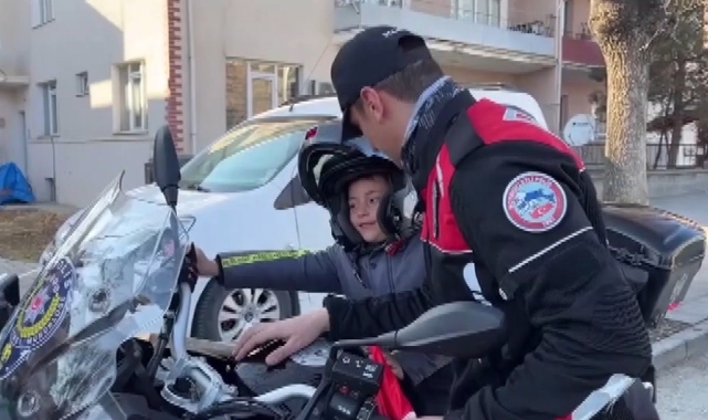 Erzincan'da çocuk yunus polisleriyle buluştu