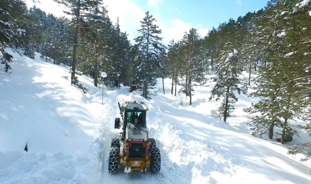 Erzincan'da kar ve tipiden 520 köy yolu ulaşıma kapandı