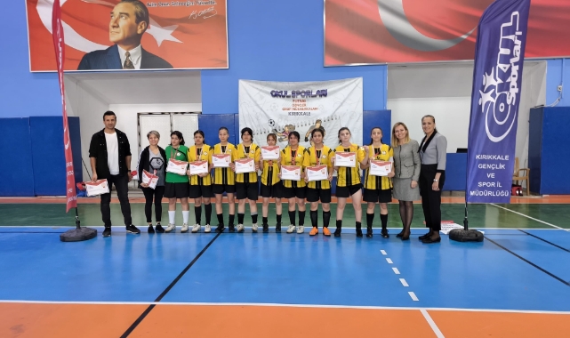 Eskişehir'in kız futsal takımı bölge şampiyonu oldu