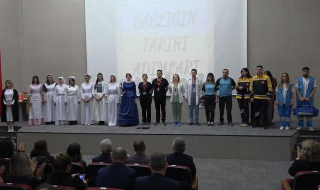 'Geçmişten Günümüze uzanan Hemşire Kıyafetleri' defilesi