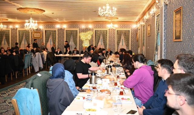 Gençlerle sahur programında biraraya geldiler