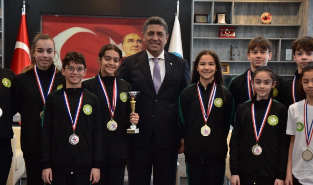 Genel Sekreter Deste şampiyonları ağırladı
