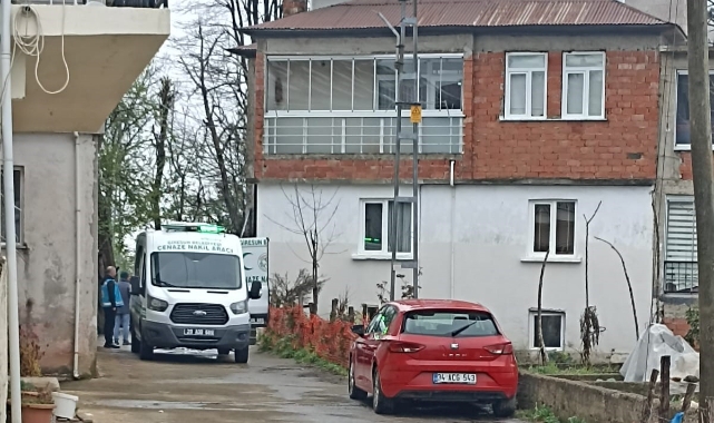 Giresun'da bir genç balkonda kendini astı