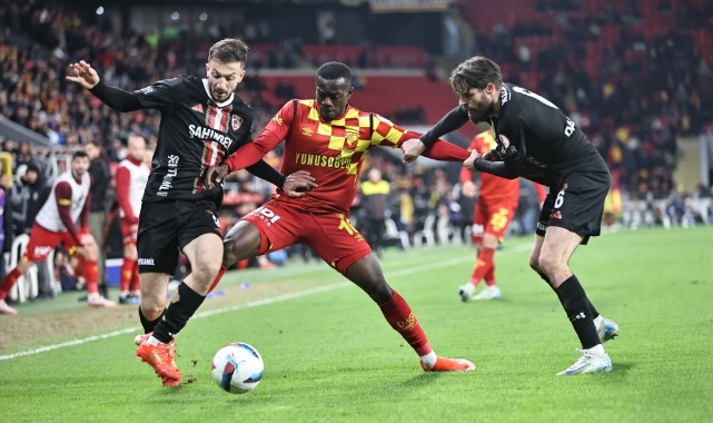 Göztepeli Anthony Dennis’le, Stuttgart ve Leeds United ilgileniyor