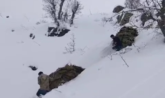 Hakkari'de besicilerin zorlu kış mesaisi