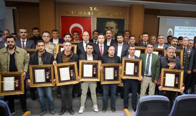 Hakkari'de şehit ailelerine devlet övünç madalyası verildi