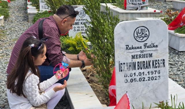 Hatay Deprem Şehitliği'nde buruk bayram