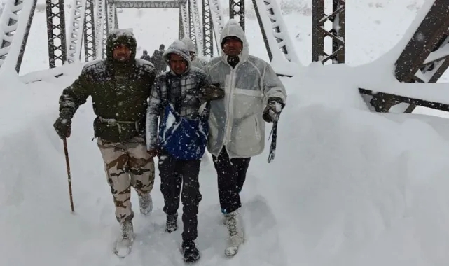 Hindistan’da çığ felaketi! 4 kişinin cansız bedenine ulaşıldı