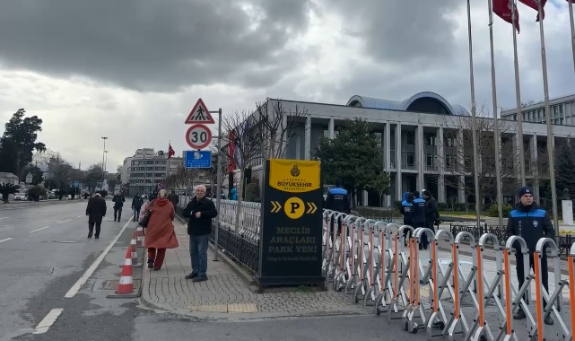 İBB önünde yoğun güvenlik önlemleri alındı