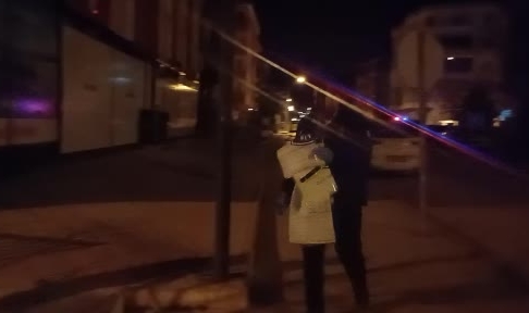 İki grubun kavgasında kurşunlar iş yeri ve otomobile isabet etti