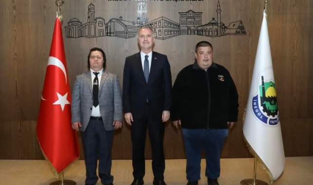 İnegöl Belediyesi’nden özel bireylere anlamlı doğum günü sürprizi