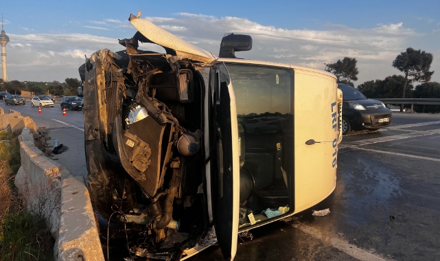 İstanbul Büyükçekmece'de servis minibüsü devrildi!