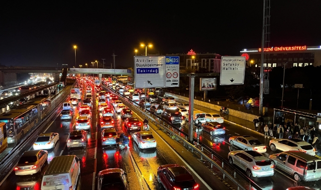 İstanbul’da bayramda trafik yoğunluğu yağmurun etkisiyle yüzde 74'e yükseldi