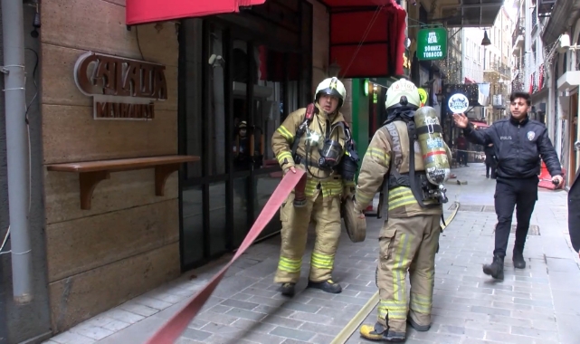 İstiklal Caddesi'nde tarihi Suriye Pasajı'ndaki yangın söndürüldü