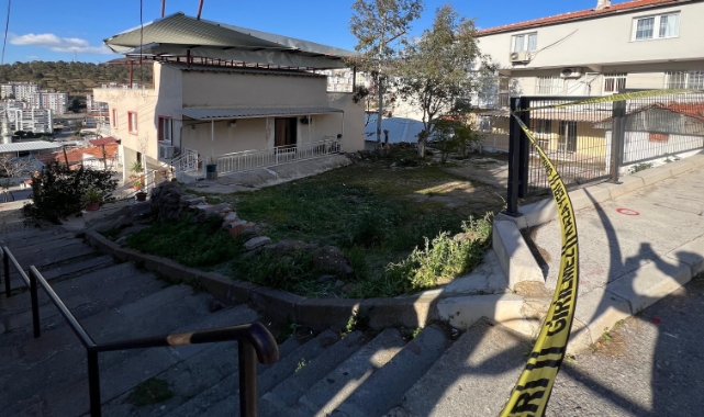 İzmir'de çatı onarırken şiddetli rüzgarın savurduğu baba ve oğlu hayatını kaybetti