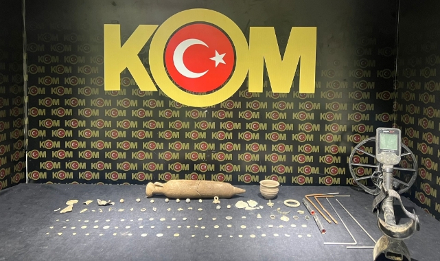 İzmir'de tarihi eser kaçakçılığı! 3 gözaltı