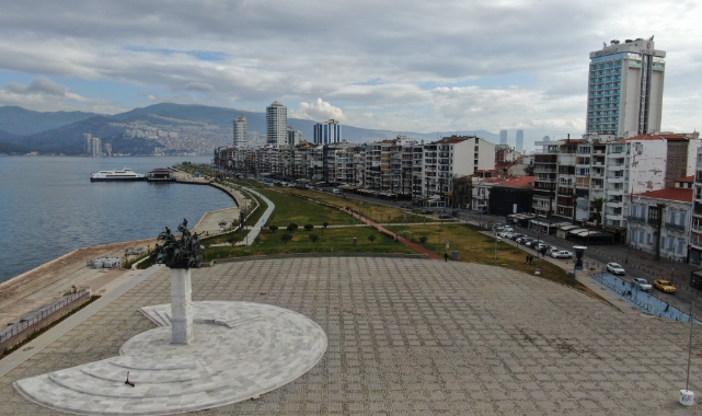 İzmir'in kalbinde bayram sessizliği