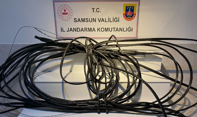 Jandarma kablo hırsızını suçüstü yakaladı