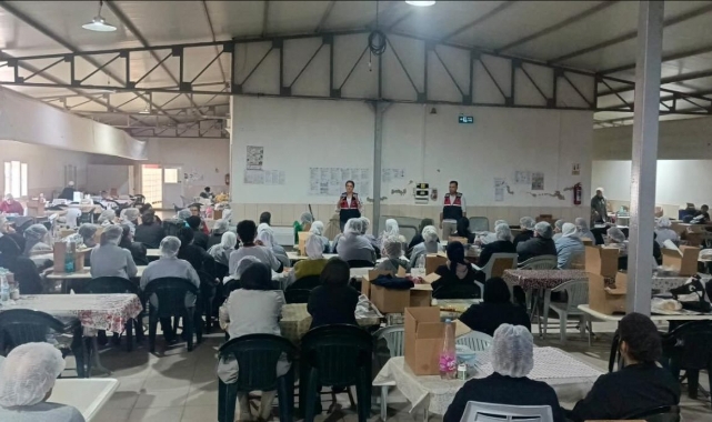 Jandarmadan fabrikadaki kadın çalışanlara bilgilendirme