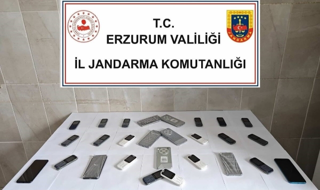 Jandarmadan kaçak telefon ve taklit tişört operasyonu