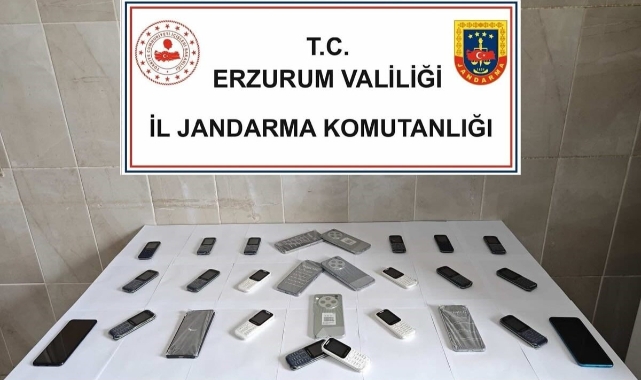 Jandarmadan kaçak telefon ve taklit tişört operasyonu