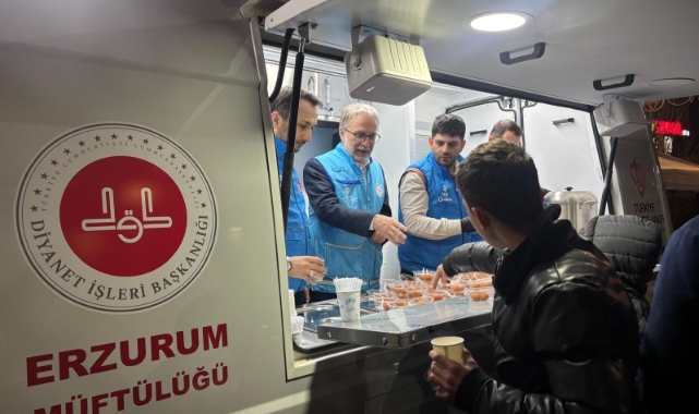 Kadir Gecesinde dualar semaya yükseldi